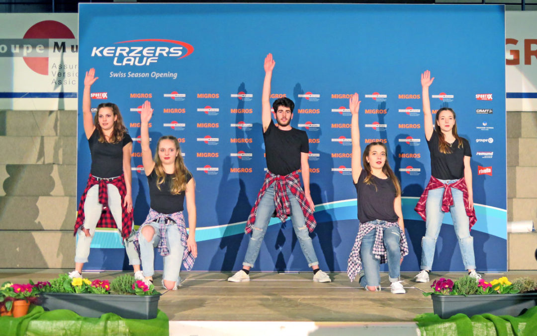 Kerzerser trafen sich an der Warm-up-Party