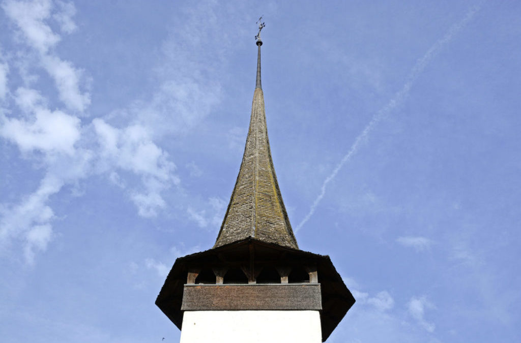 Der Kirchturm bekommt neue Schipfeni