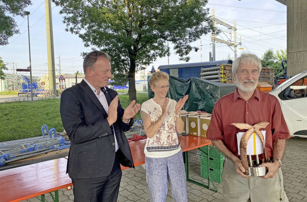 Martin Johner mit einem Preis geehrt